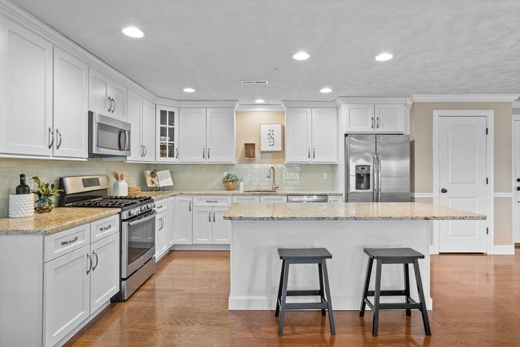 Wilmington, MA 01887,15 Church St #302