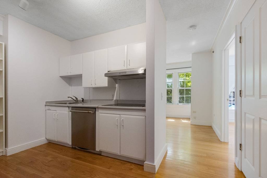 Boston, MA 02215,534 Beacon St #201