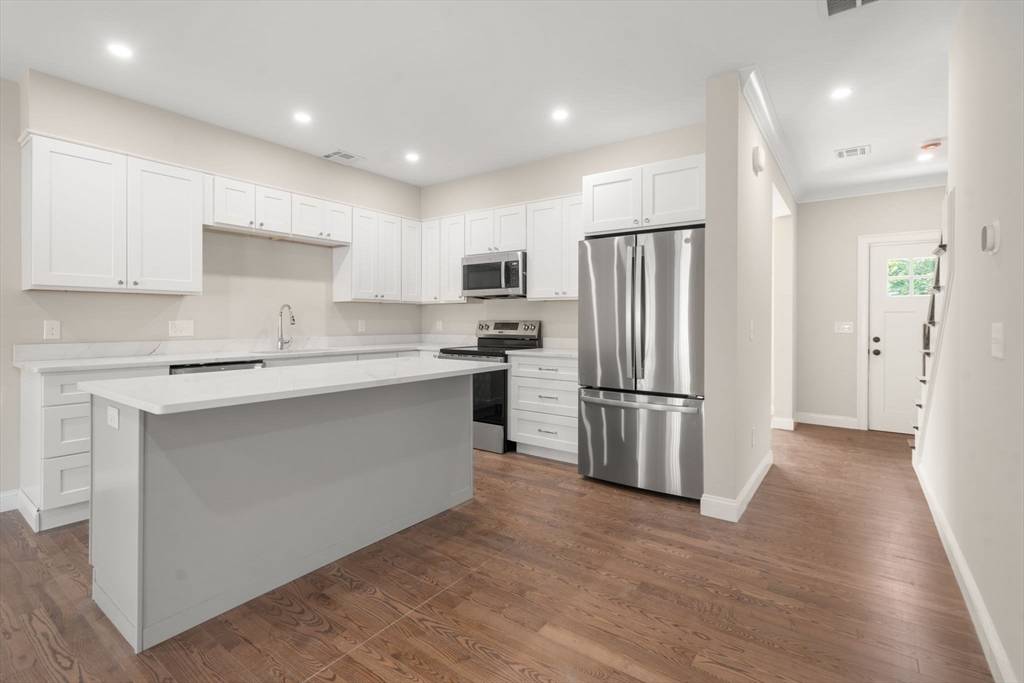 Worcester, MA 01606,10 Danielles Way