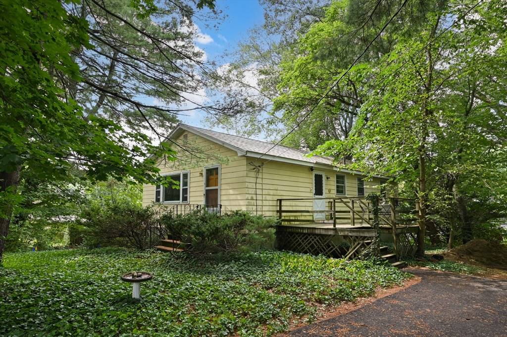 North Reading, MA 01864,4 Pine Ave