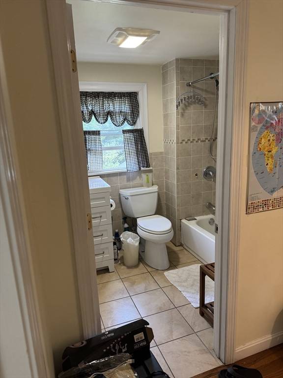 Pelham, NH 03076,8 Heritage Road #1