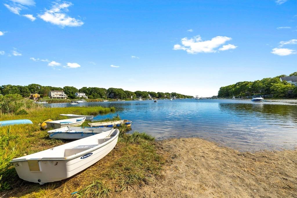 Falmouth, MA 02536,18 Antlers Shore Drive