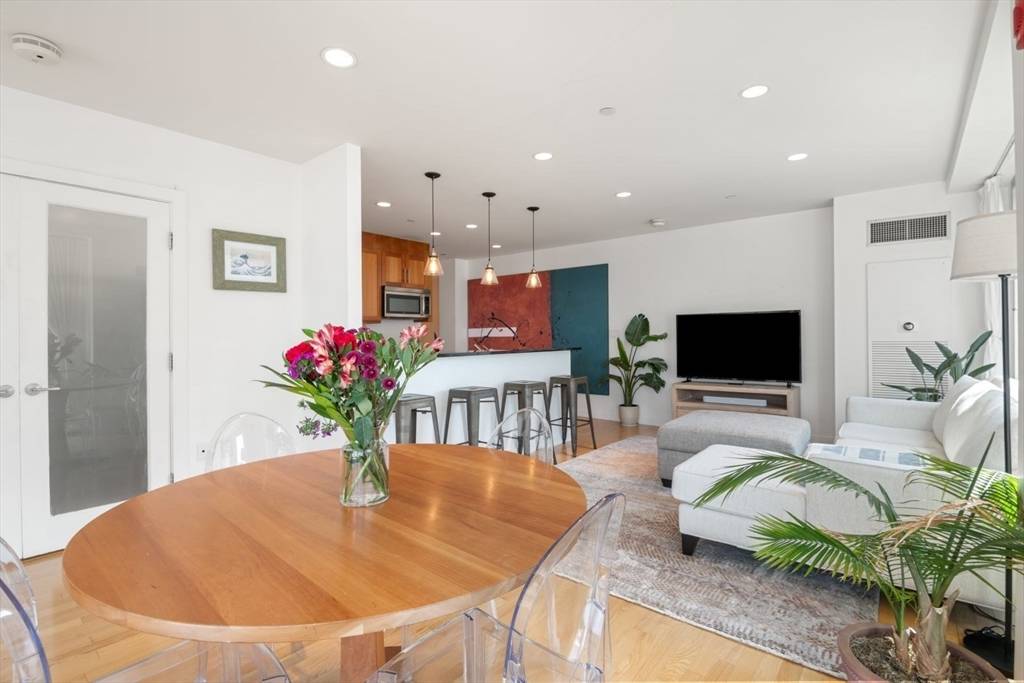 Boston, MA 02110,80 Broad St #1007