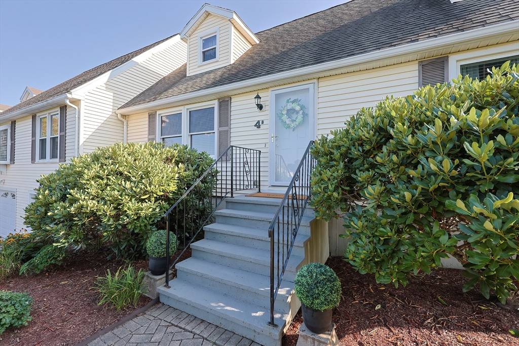 Mendon, MA 01756,4 Megan Ct #B