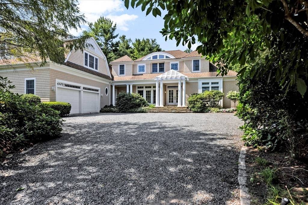 Mashpee, MA 02649,68 The Heights