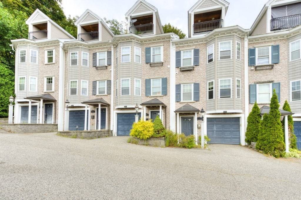 Worcester, MA 01604,38 Johnson St #38