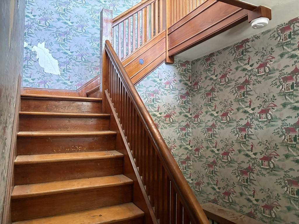 Holyoke, MA 01040,1225 Hampden St