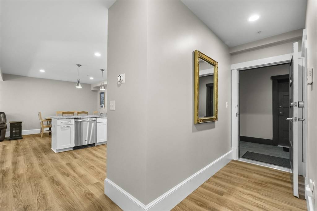 Plymouth, MA 02360,76 Court St. #6