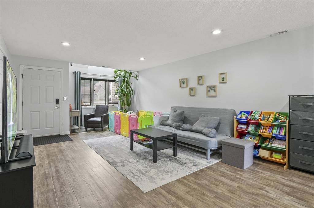 Oxford, MA 01537,70 Pleasant Street #45
