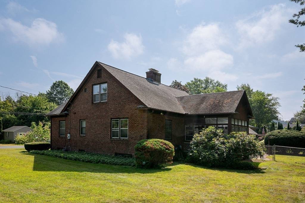 Holyoke, MA 01040,7 Vermont Street