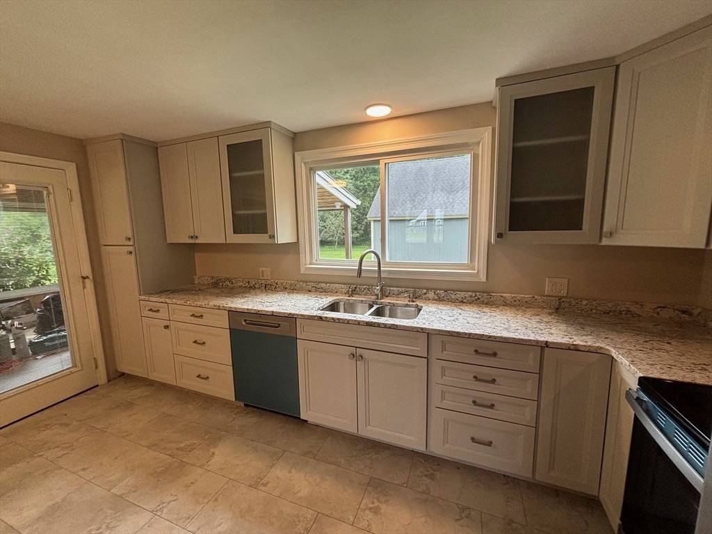 East Longmeadow, MA 01028,285 Allen St