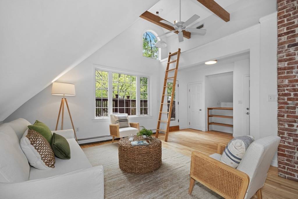 Cambridge, MA 02138,87 Holworthy St #3