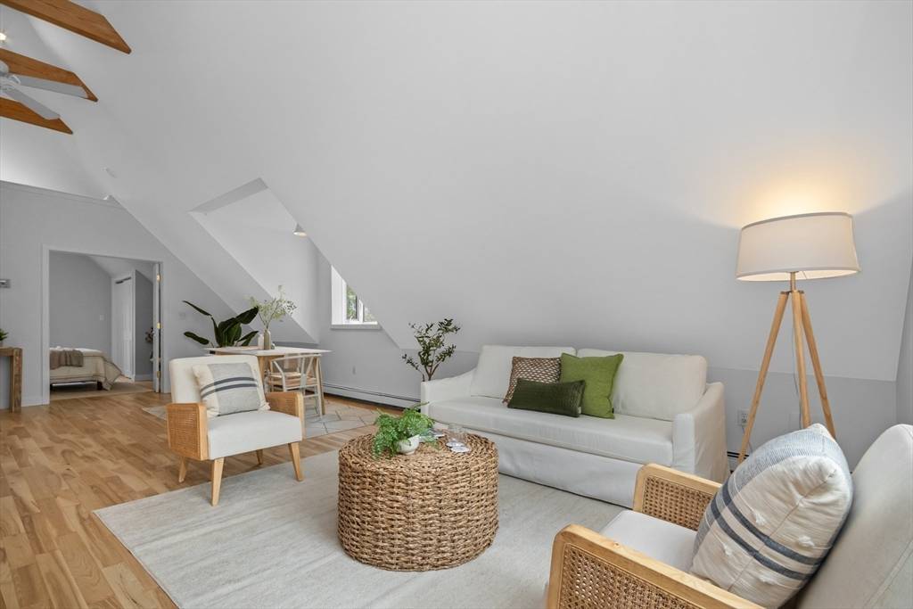 Cambridge, MA 02138,87 Holworthy St #3