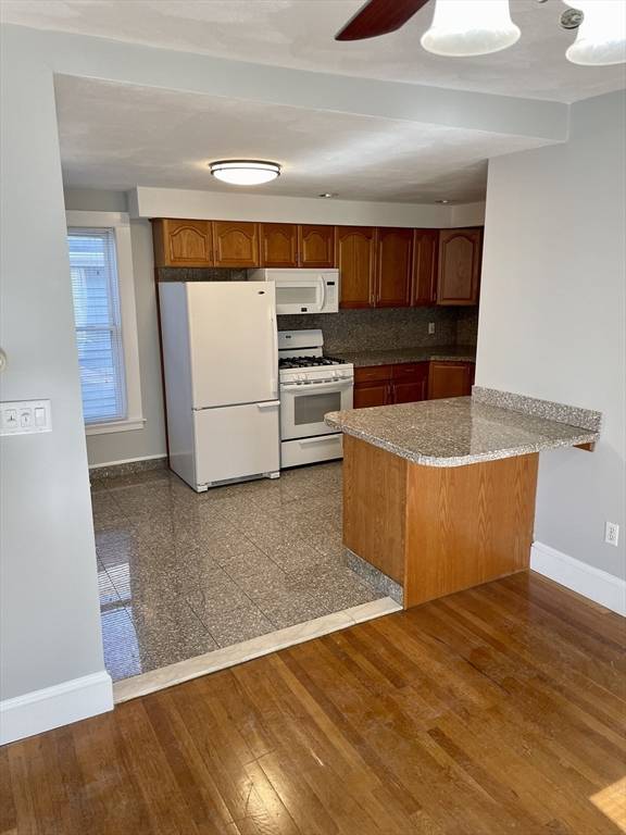 Gloucester, MA 01930,41 Western Ave #2