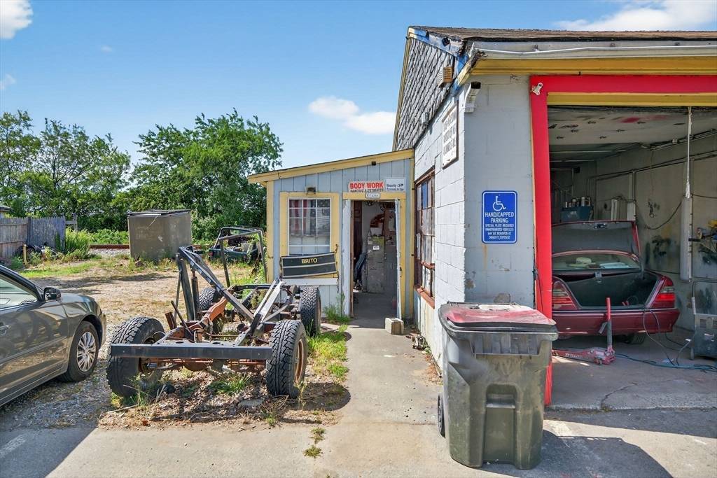 Barnstable, MA 02601,657 Yarmouth Road