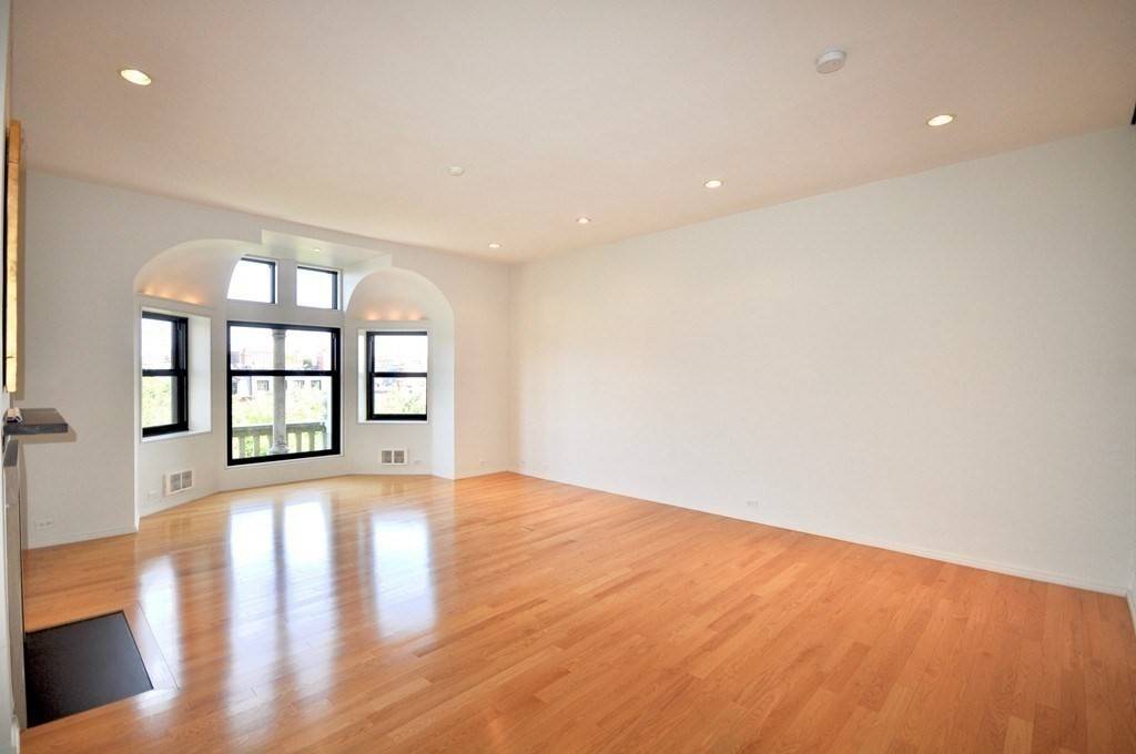 Boston, MA 02116,160 Commonwealth Ave #513