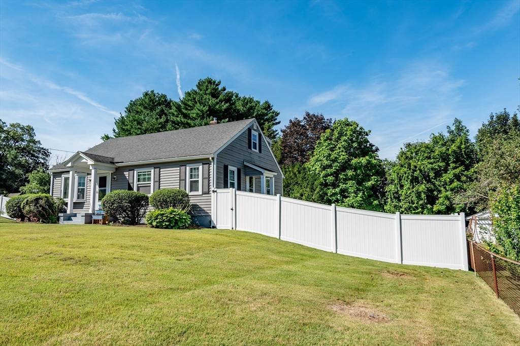 Blackstone, MA 01504,6 Carrington St