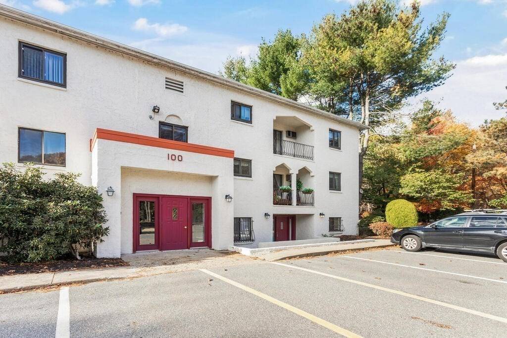 Stoneham, MA 02180,100 Fellsview Ter #106