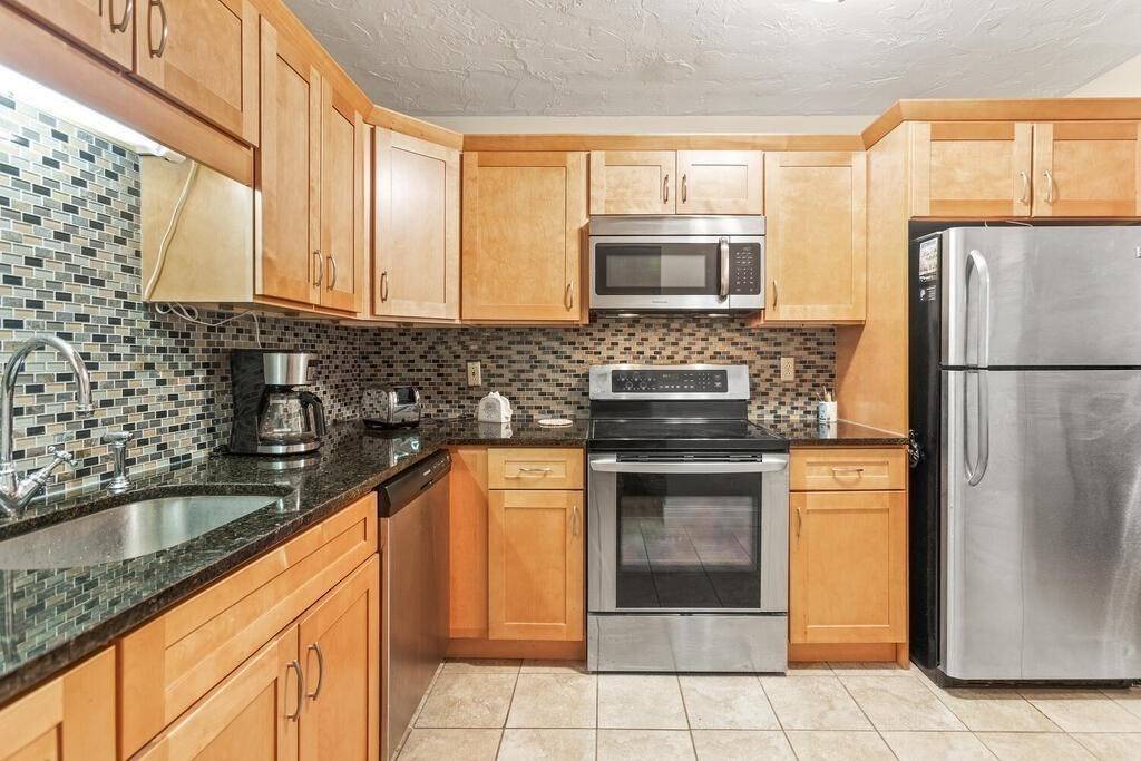 Stoneham, MA 02180,100 Fellsview Ter #106