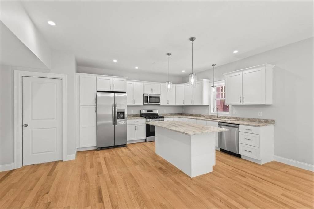 Taunton, MA 02780,46 Harrison St #4
