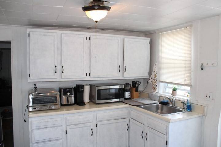 Gloucester, MA 01930,13 1/2 Cleveland St