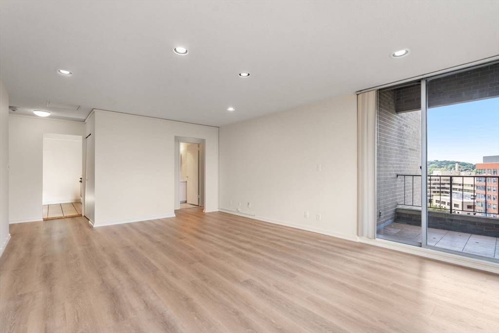 Brookline, MA 02445,33 Pond Streeet #1224