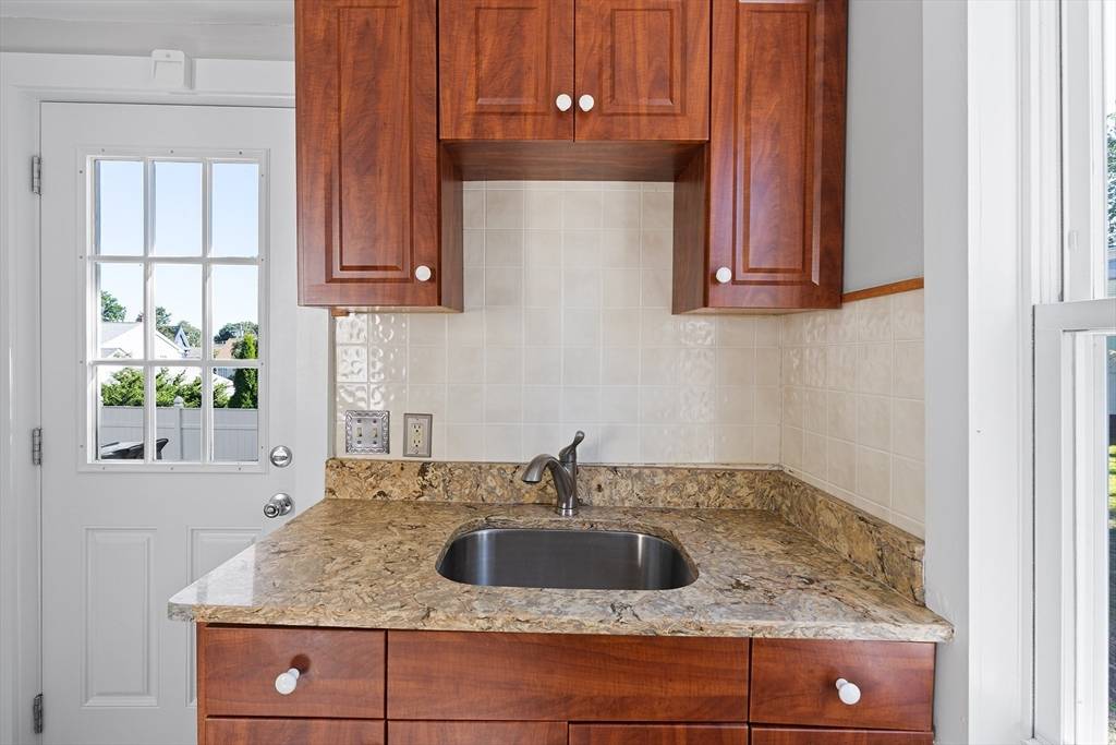 Dedham, MA 02026,8 Fort Ln #8