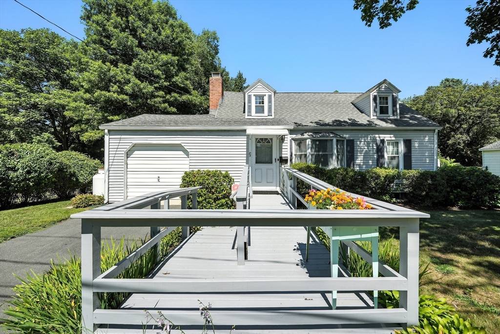 South Hadley, MA 01075,85 Fairview St