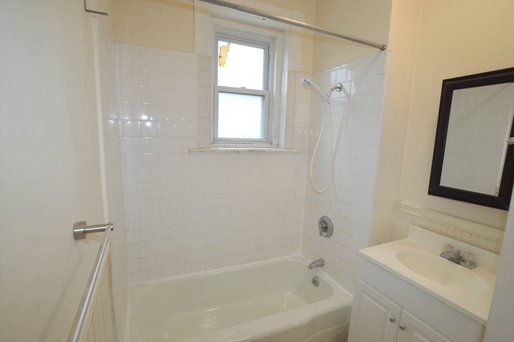 Salem, MA 01970,15 Lynde St #22