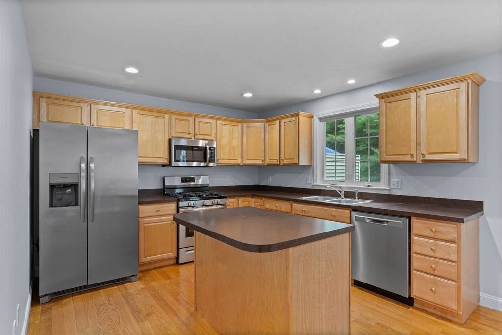 Ayer, MA 01432,184 W Main Street #B2