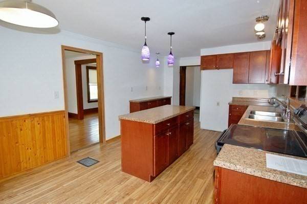 Leominster, MA 01453,851 Lancaster St