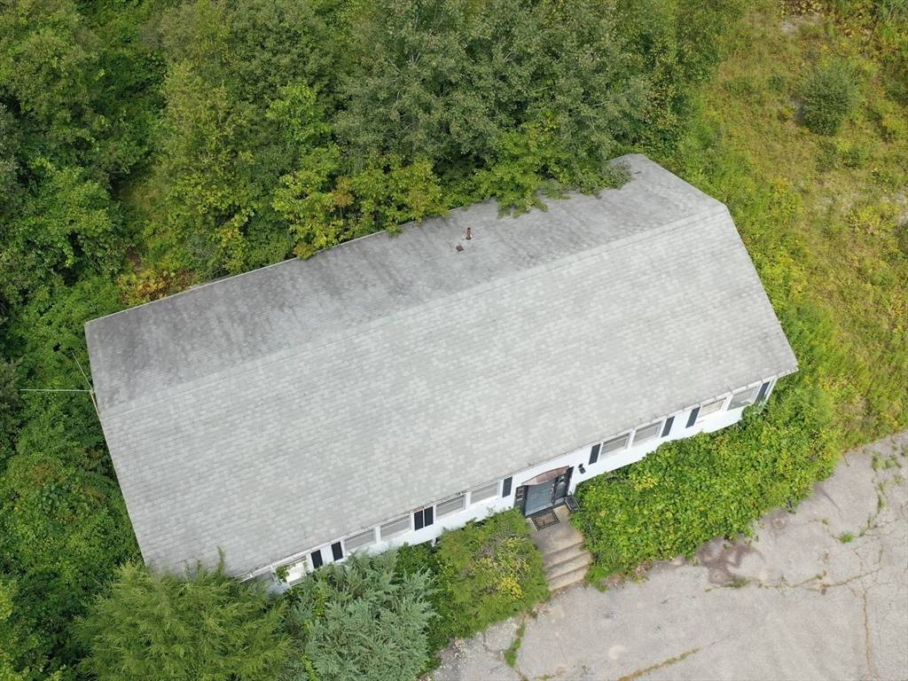 Webster, MA 01570,27 Douglas Road