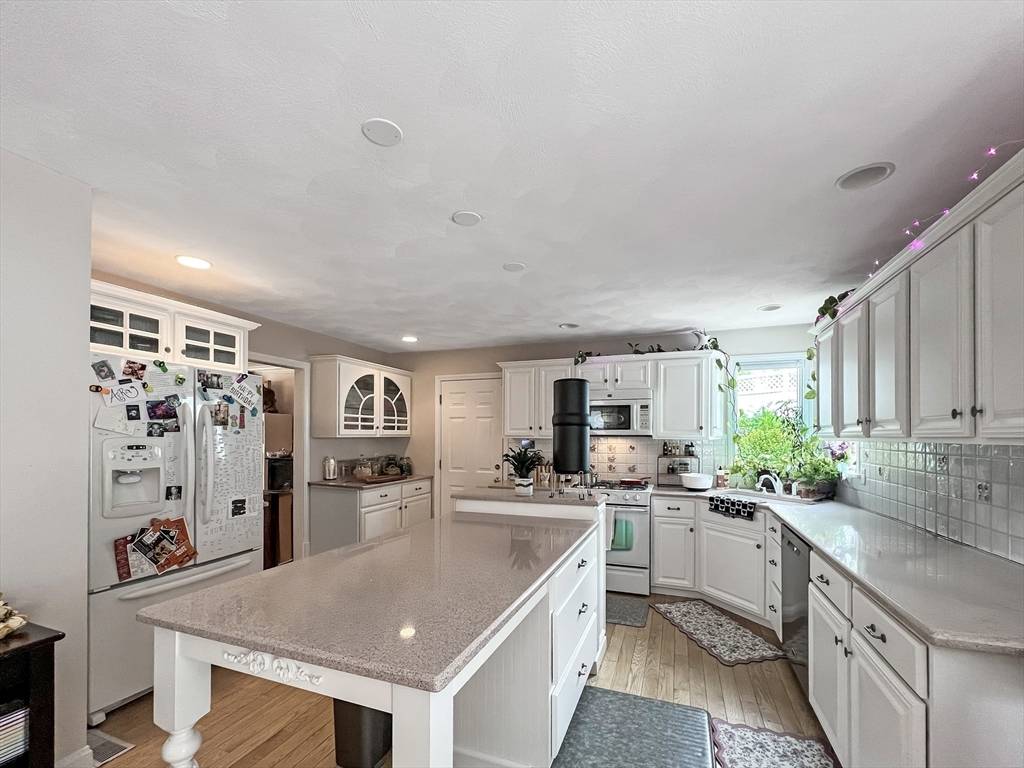 Stoneham, MA 02180,5 Blueberry Ln