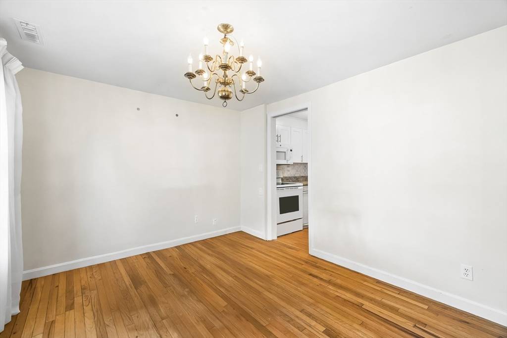 Weston, MA 02493,24 Jericho Road #24