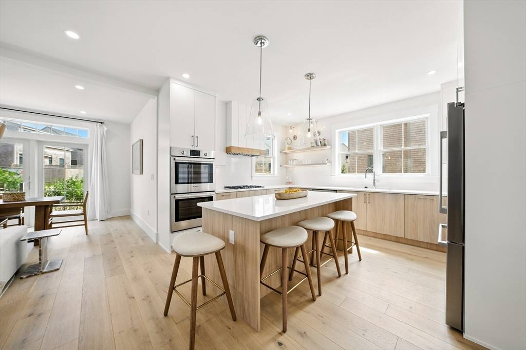 Nantucket, MA 02554,10 Beach Grass Rd