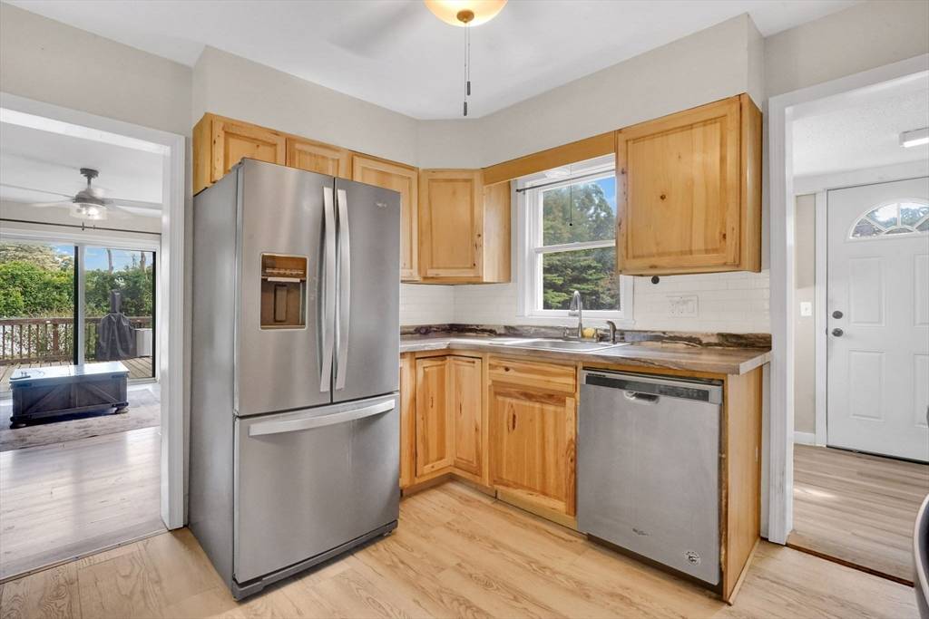 Ludlow, MA 01056,27 Cady St