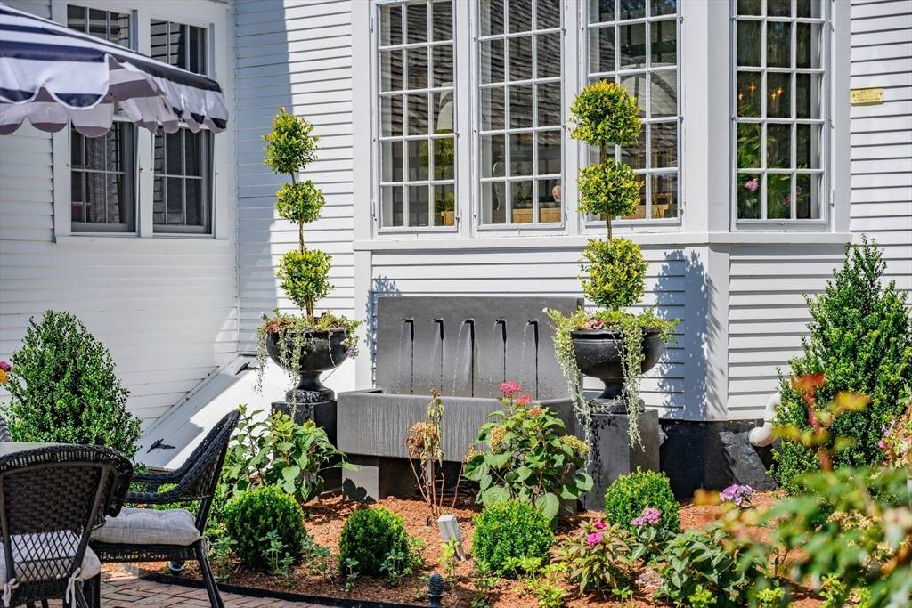 Falmouth, MA 02540,71 Main Street