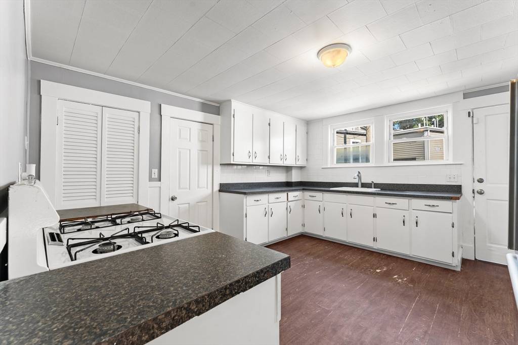 Swampscott, MA 01907,211 Burrill St