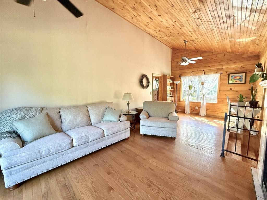 Holden, MA 01520,27 Mayflower Circle