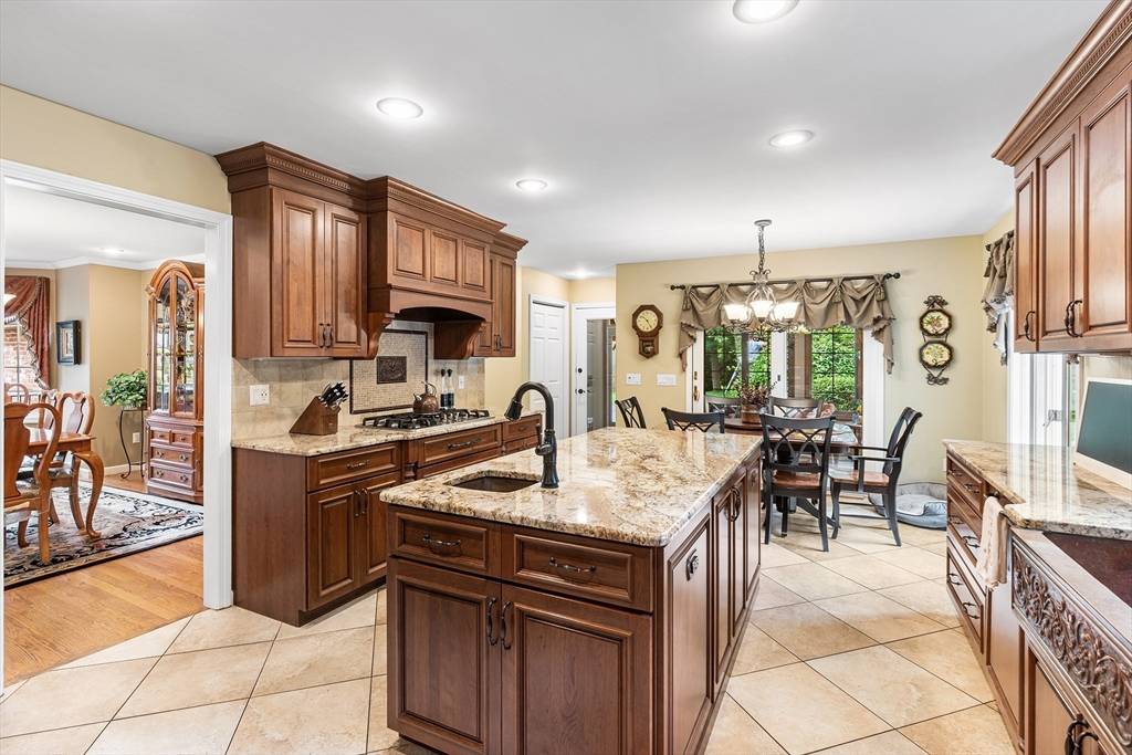 Agawam, MA 01001,42 Lakeview Cir