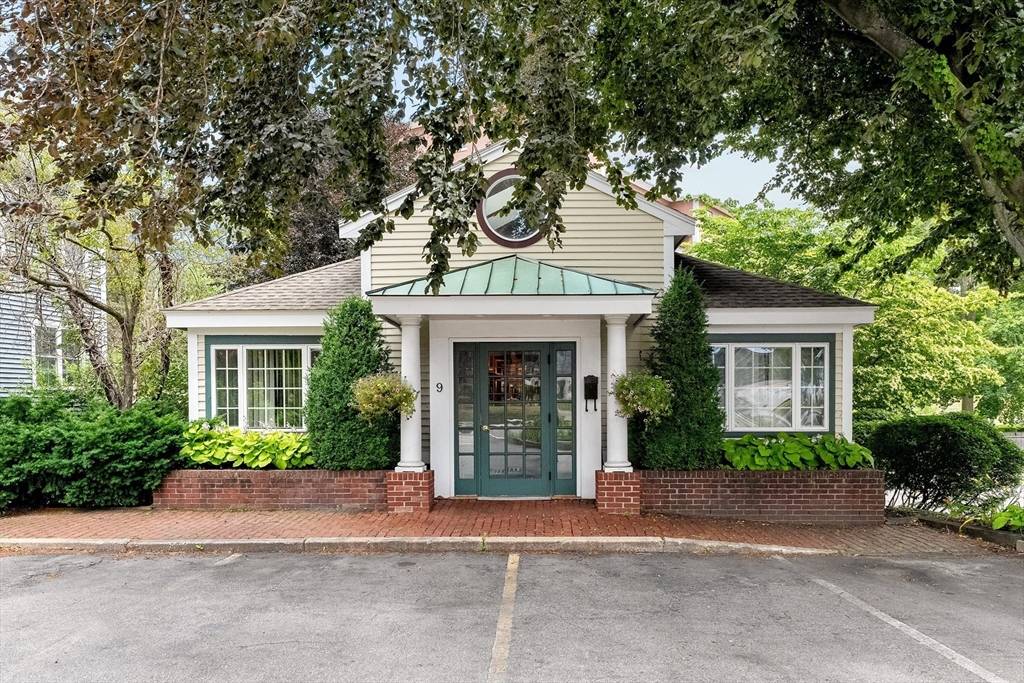 Arlington, MA 02474,9 Chestnut Street