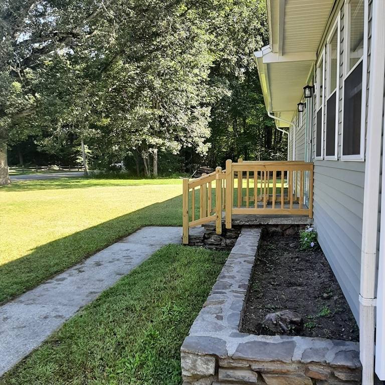 Sturbridge, MA 01566,76 Hall Road