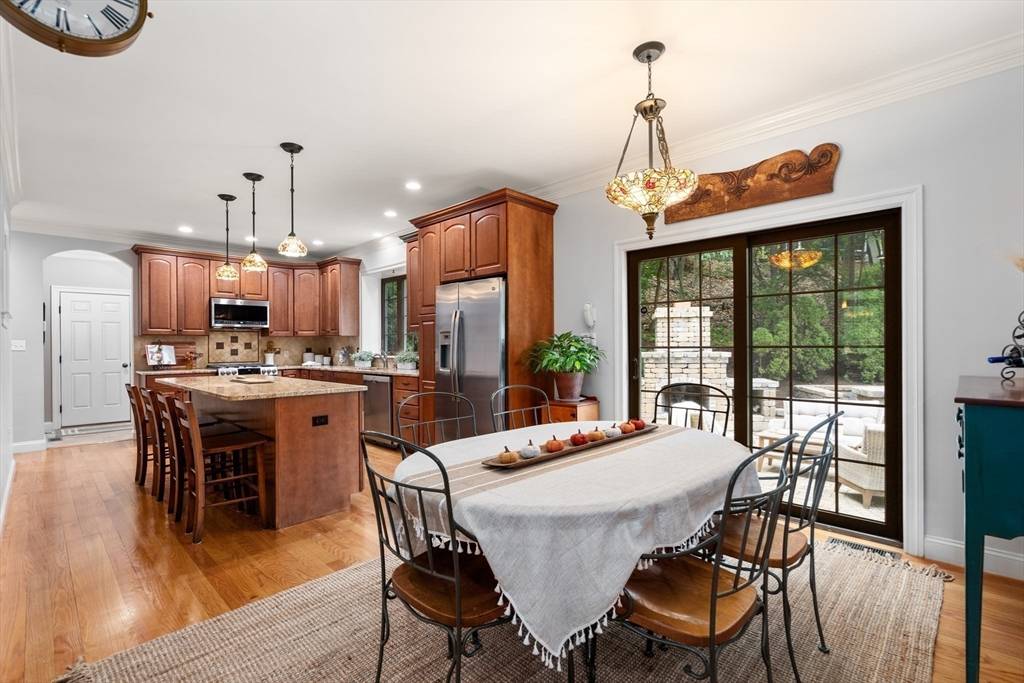 Lexington, MA 02420,7 Henderson Rd