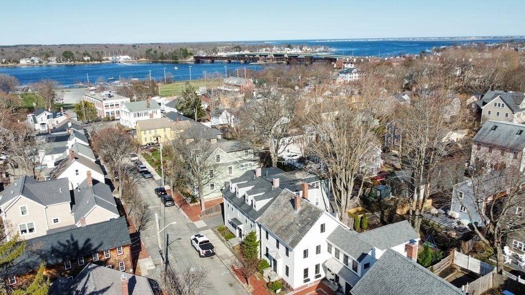 Newburyport, MA 01950,27 Warren St #1