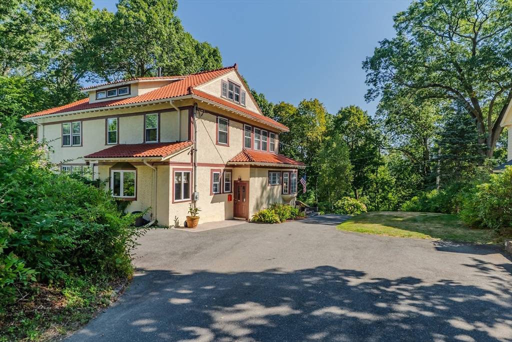 Holyoke, MA 01040,17 Cleveland Street