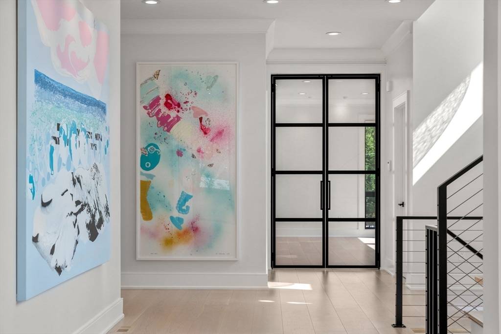 Newton, MA 02460,61 Lakeview Ave