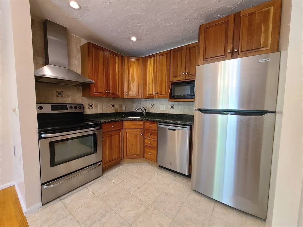 Quincy, MA 02171,152 Quincy Shore Dr #25