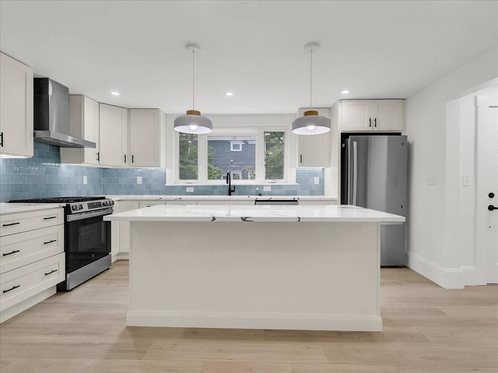 Wayland, MA 01778,186 Main St #1