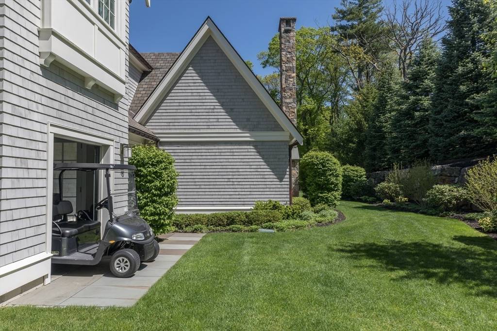 Weston, MA 02493,8 Hidden Road