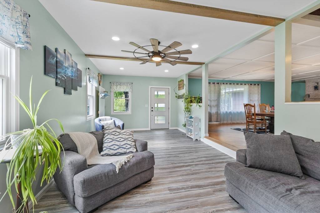 West Brookfield, MA 01585,7 Church St Ext